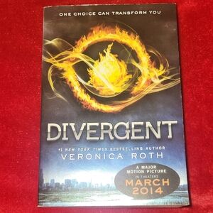 Divergent Book by Veronica Roth